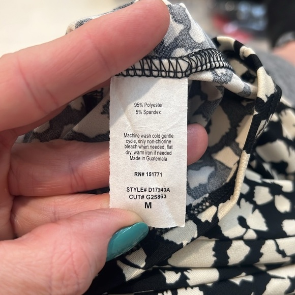 Kaileigh Stylish Black and Cream Women's Dress size medium. - Picture 11 of 11